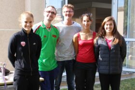 Mary CHAPPE et Camille LERCH joueuses au Dijon Football Côte d’Or Féminin (DFCO). Olivier PEILLARD – Cadre de santé référent de l’Equipe de Sport Adapté, Florent Martin – Infirmier référent de l’Equipe de Sport Adapté et Emilie HONIAT – Educatrice en activité physique adaptée