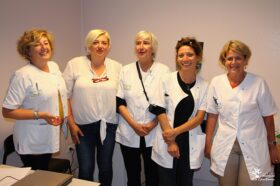 Aline Bonnin, coiffeuse, Sophia Fadli, manucure et Lydie Bonino, agent de service hospitalier, Julie Chartier, diététicienne, Corinne Rat, infirmière et Isabelle Pournain, hygiéniste hospitalière.