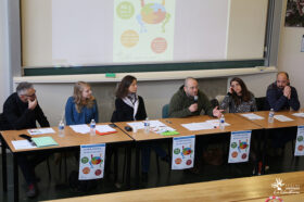 Jean-Pierre FRELING, cadre de santé-infirmier Héloïse MEULEY, FAS B-FC, Audrey DALLAVALLE, FAS B-FC, Philippe BRUN, pair-aidant, Claire MORICE, psychiatre et Cyrille OGNIER, infirmier