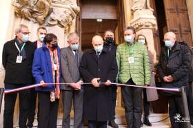 Dr Pierre BESSE, Président de la Commission Médicale d’Etablissement du CHLC, François MARTIN, Directeur du CHLC, Emmanuelle COINT, Présidente du Conseil de surveillance du CHLC, Bernard MAILLOT, Président de l’Association des Amis de la Chartreuse de Champmol, Fabien SUDRY, Préfet  de la Région Bourgogne-Franche-Comté et Son Excellence l’Archiduc Georges de Habsbourg-lorraine, Ambassadeur de Hongrie et descendant des ducs de Bourgogne