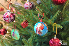 Le sapin de la cafétéria a été décoré le 9 décembre.